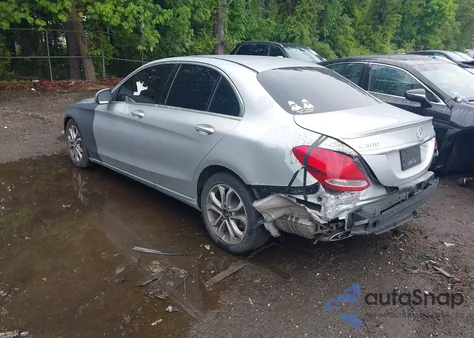 2017 Mercedes-Benz C 300 Luxury/Sport z USA, uszkodzony, nr VIN 55SWF4JB8HU191016